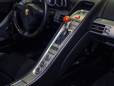 Used 2005 Porsche Carrera GT RWD image 31