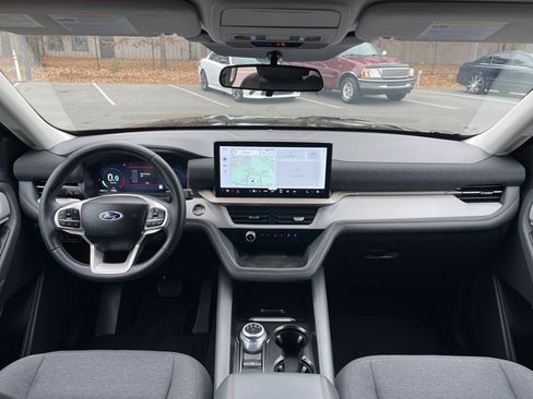 Used 2025 Ford Explorer Active image 8