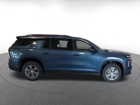 Used 2025 Chevrolet Traverse LT FWD image 15