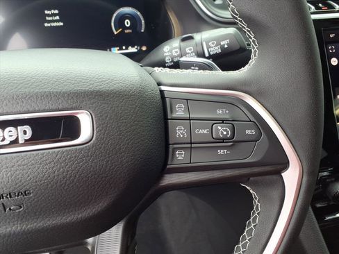 New 2025 Jeep Grand Cherokee L Laredo image 23