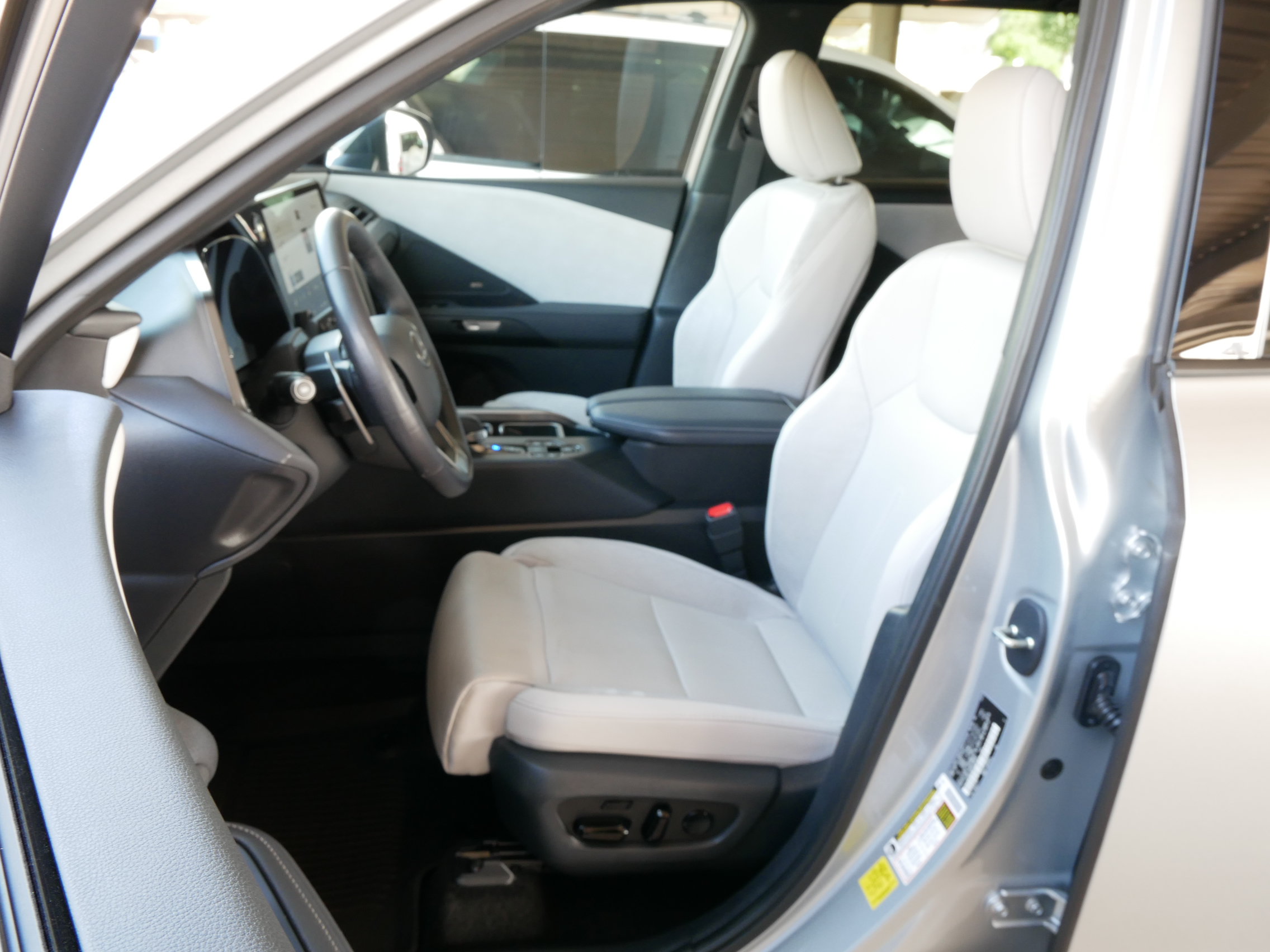 Certified 2026 Lexus TX 550h AWD Plug-In Hybrid w/ Technology Package image 2