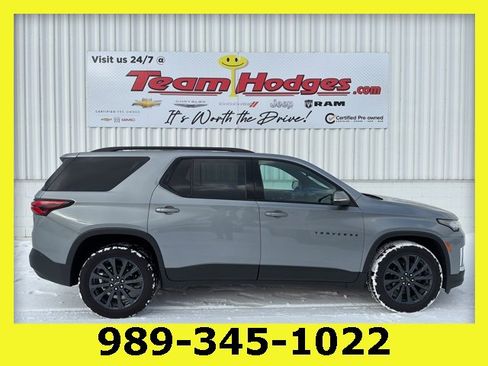Certified 2023 Chevrolet Traverse RS image 1