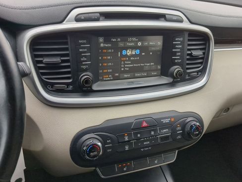 Used 2017 Kia Sorento LX w/ LX Convenience Package image 30