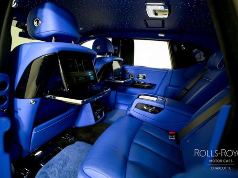 Used 2024 Rolls-Royce Phantom Sedan w/ The Phantom Package RWD image 20