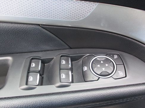 Used 2017 Ford Explorer XLT w/ Equipment Group 202A image 14