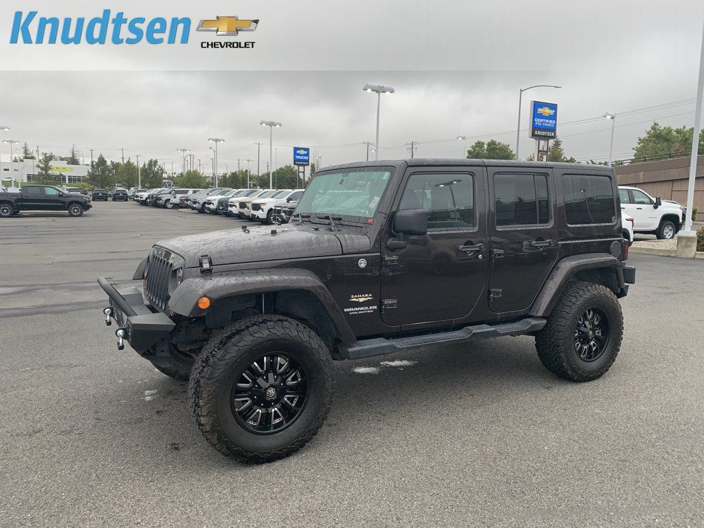 Used 2013 Jeep Wrangler Unlimited Sahara w/ Connectivity Group AWD/4WD image 3