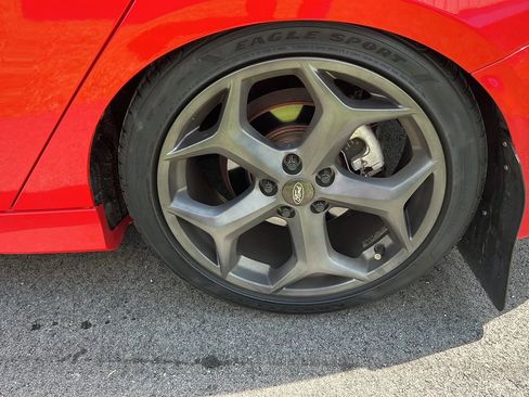 Used 2015 Ford Focus ST FWD image 30