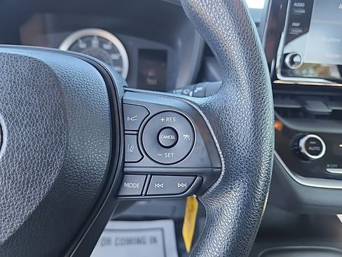 Used 2022 Toyota Corolla LE image 25