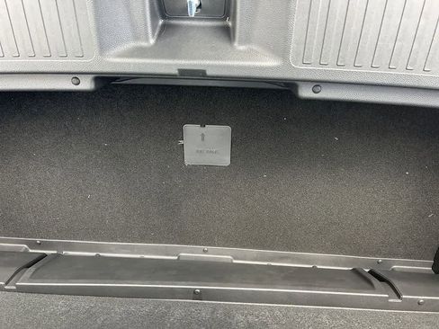 Used 2025 Honda Pilot Sport image 11