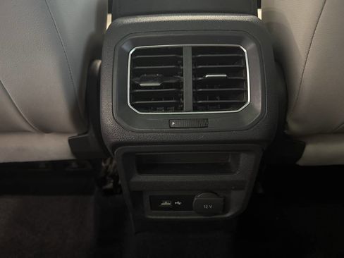 Used 2018 Volkswagen Tiguan SE w/ Panoramic Sunroof Package FWD image 26