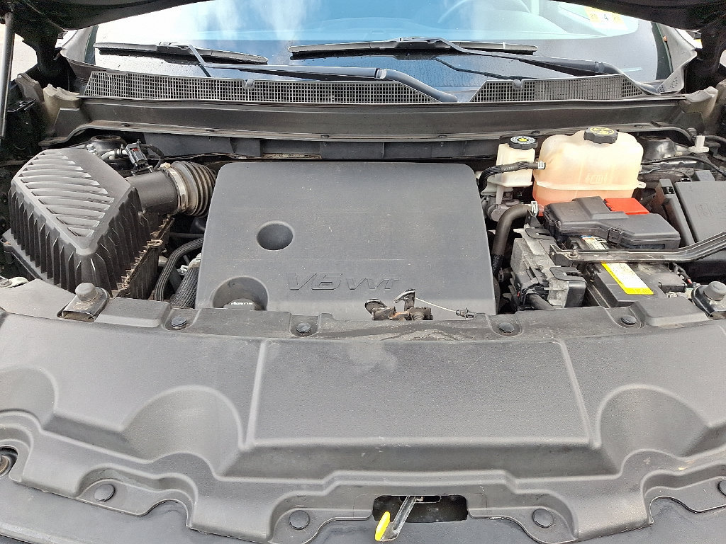 Used 2021 Chevrolet Traverse LS FWD image 28