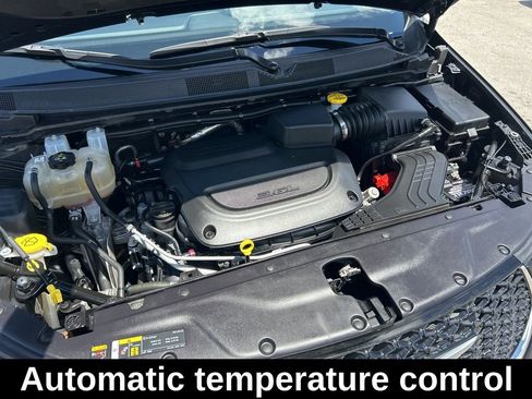 Certified 2023 Chrysler Pacifica Touring-L image 17