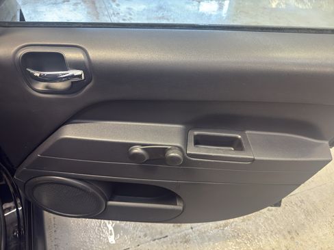 Used 2016 Jeep Compass Sport image 19