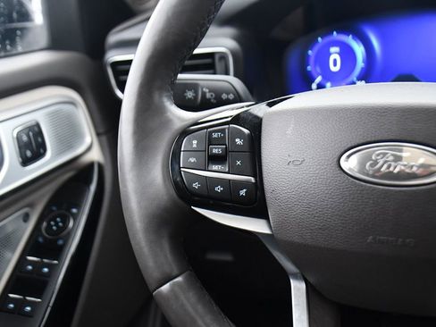 Used 2023 Ford Explorer Platinum w/ Technology Package image 35