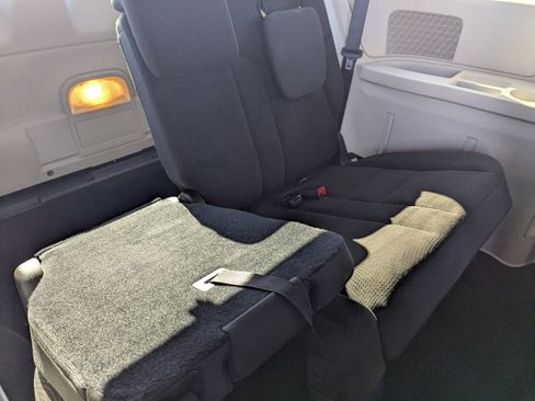 Used 2017 Dodge Grand Caravan SE w/ Power Window Group image 15