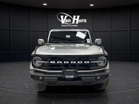 Used 2024 Ford Bronco Outer Banks AWD/4WD image 2