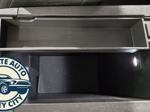 Used 2024 Chevrolet Equinox Premier image 17