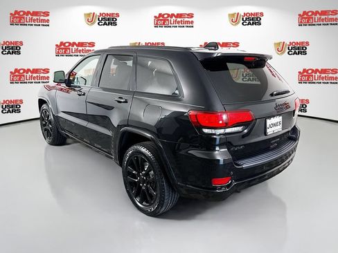 Used 2021 Jeep Grand Cherokee Laredo X AWD/4WD image 2