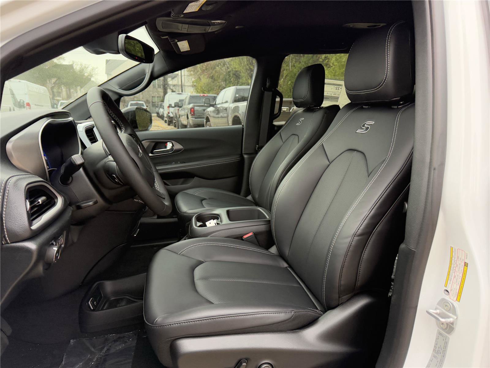 New 2026 Chrysler Pacifica Select w/ S Appearance Package FWD image 14