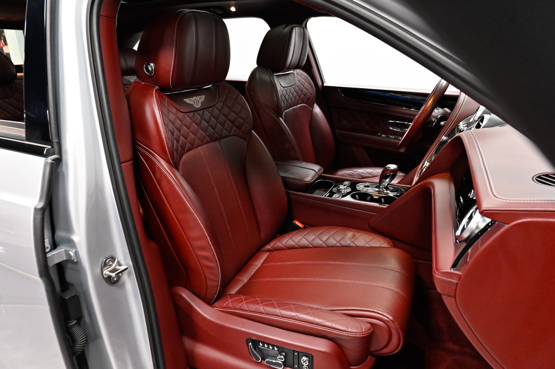 Used 2019 Bentley Bentayga AWD/4WD image 41