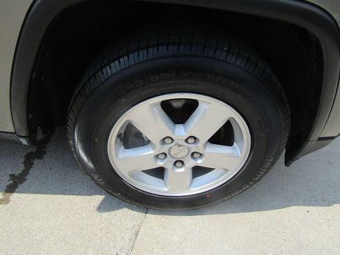 Used 2012 Jeep Grand Cherokee Laredo w/ Laredo E Group image 20