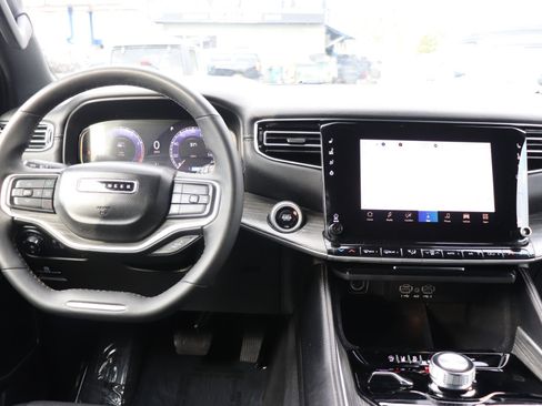 Used 2024 Jeep Wagoneer L Series II w/ Flexible Seating Group image 19