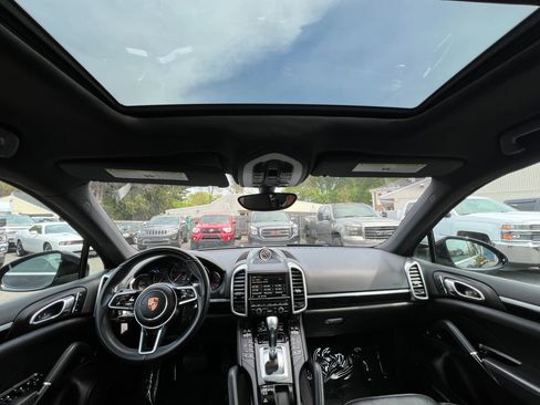 Used 2016 Porsche Cayenne AWD/4WD image 9
