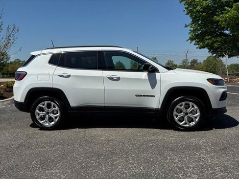 Certified 2026 Jeep Compass Latitude AWD/4WD image 2