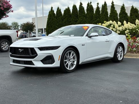 Used 2025 Ford Mustang GT Premium RWD image 6