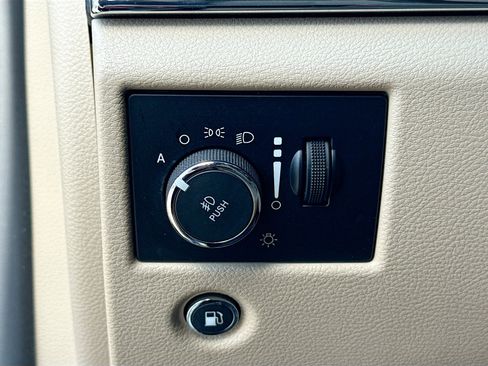 Used 2018 Jeep Grand Cherokee Limited image 34