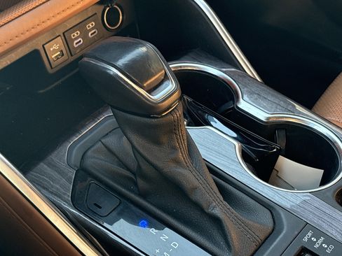 Used 2022 Toyota Highlander Platinum image 25