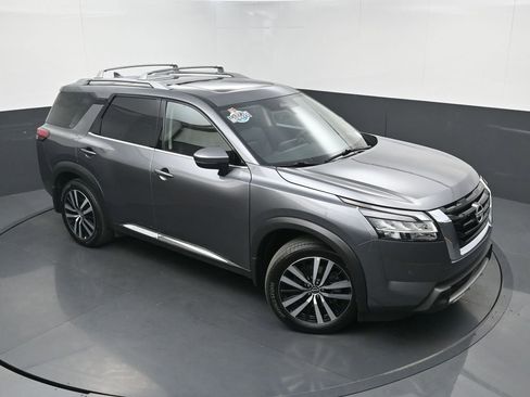 Used 2024 Nissan Pathfinder Platinum image 36