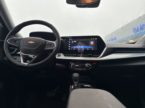 Used 2025 Chevrolet Trax LT w/ LT Convenience Package image 15