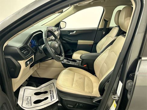 Used 2020 Ford Escape Titanium image 9