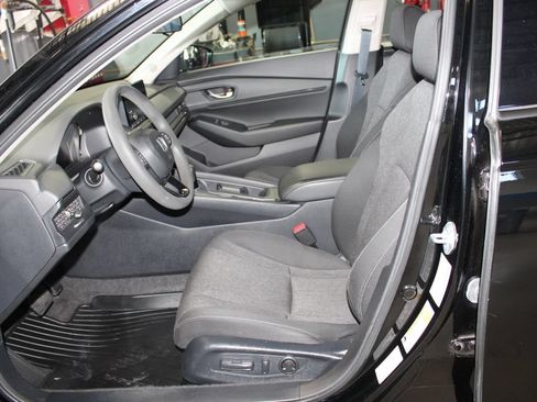 Used 2023 Honda Accord EX image 7