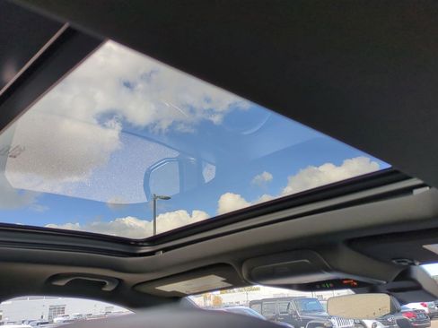 Used 2023 Cadillac XT4 Sport w/ Cold Weather Package image 20