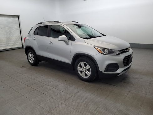 Used 2017 Chevrolet Trax LT w/ LT Convenience Package FWD image 11
