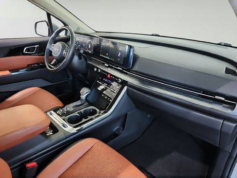 Certified 2024 Kia Carnival SX Prestige FWD image 25