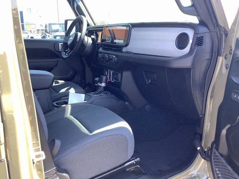 New 2025 Jeep Gladiator Sport image 36