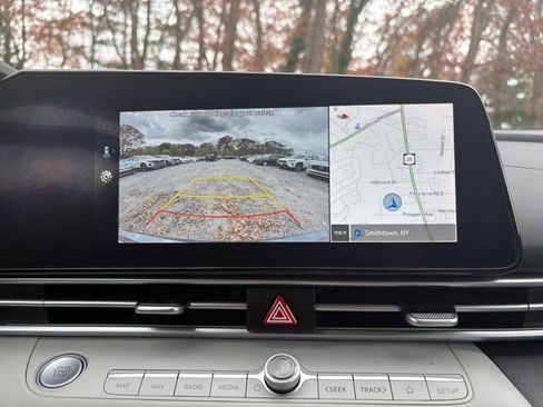 Used 2025 Hyundai Elantra Limited image 17