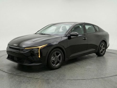 Used 2025 Kia K4 LXS image 3
