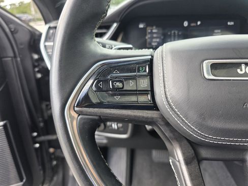 Used 2022 Jeep Grand Cherokee L Overland w/ Luxury Tech Group IV RWD image 19