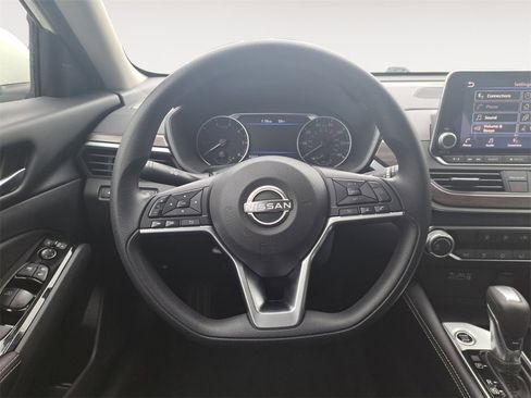Used 2023 Nissan Altima 2.5 SV image 12