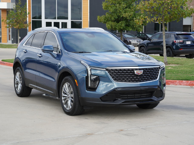 Used 2025 Cadillac XT4 Premium Luxury w/ Cold Weather Package FWD image 8