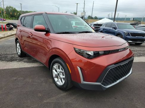 Used 2024 Kia Soul LX w/ Option Group 015 FWD image 1