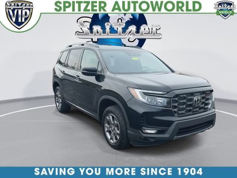 Used 2024 Honda Passport TrailSport image 2