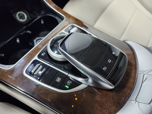 Used 2016 Mercedes-Benz GLC 300 4MATIC image 32