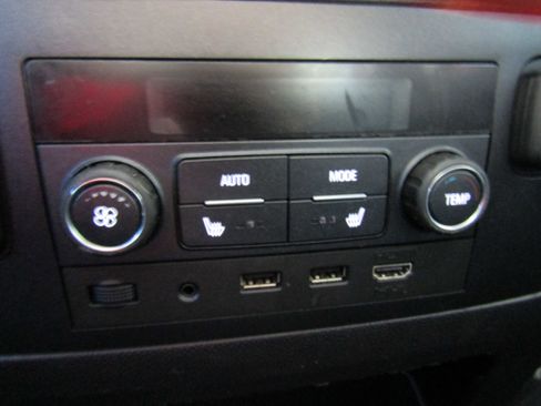 Used 2020 Chevrolet Suburban Premier AWD/4WD image 25