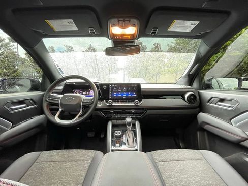 Used 2024 Chevrolet Colorado Z71 w/ Z71 Convenience Package 2 AWD/4WD image 29