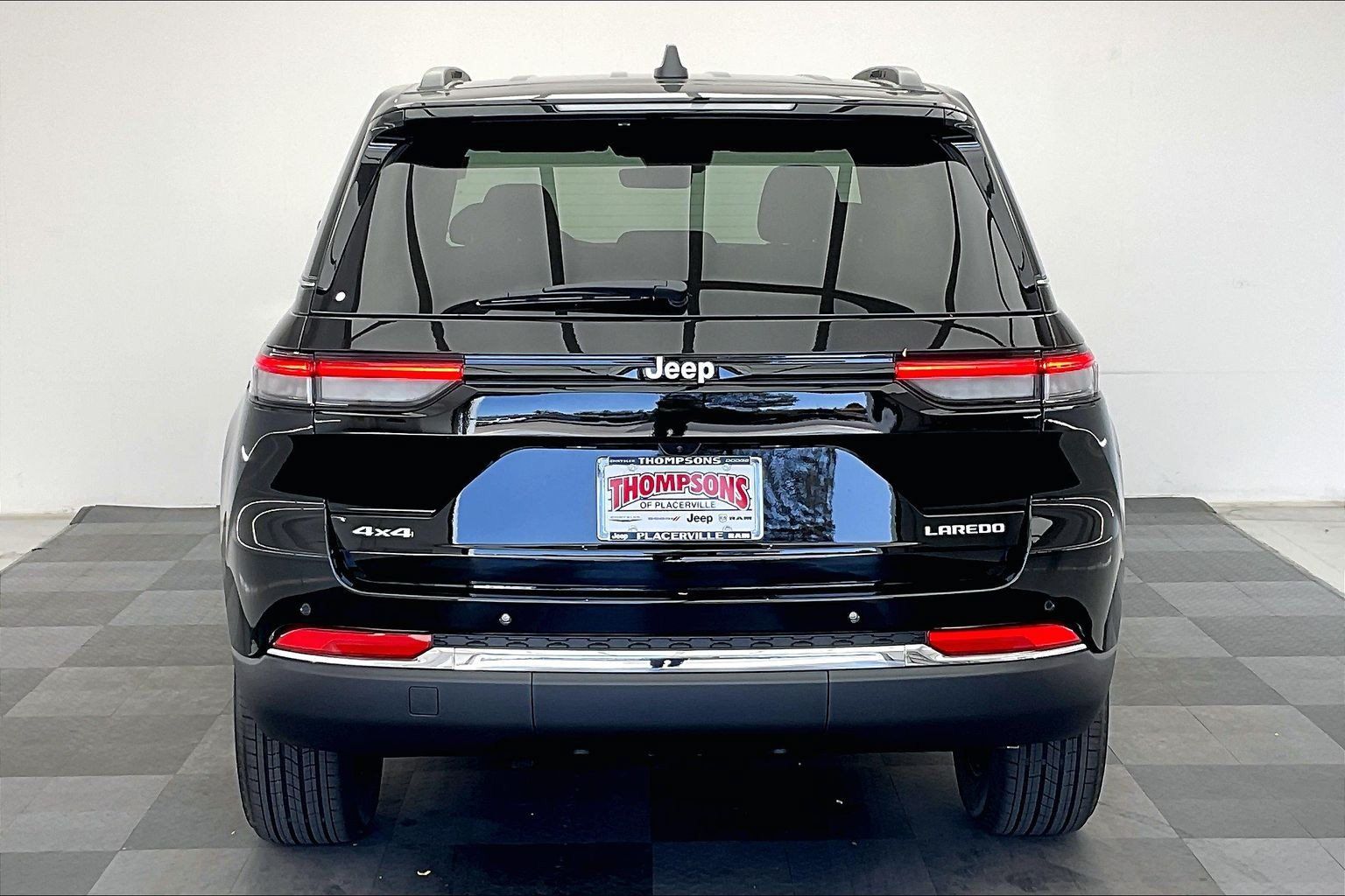 New 2027 Jeep Grand Cherokee Laredo X AWD/4WD image 3